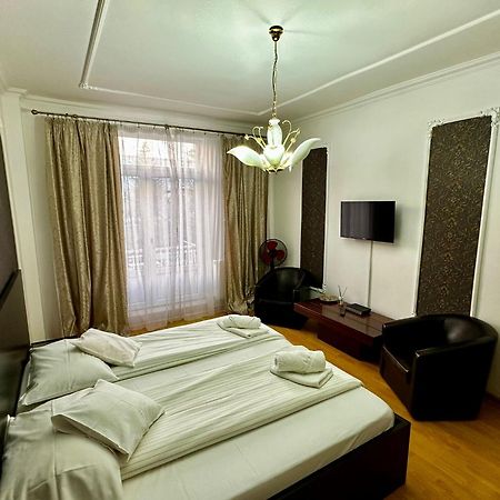 Garsoniera Ultracentral Apartment Bacau Bagian luar foto