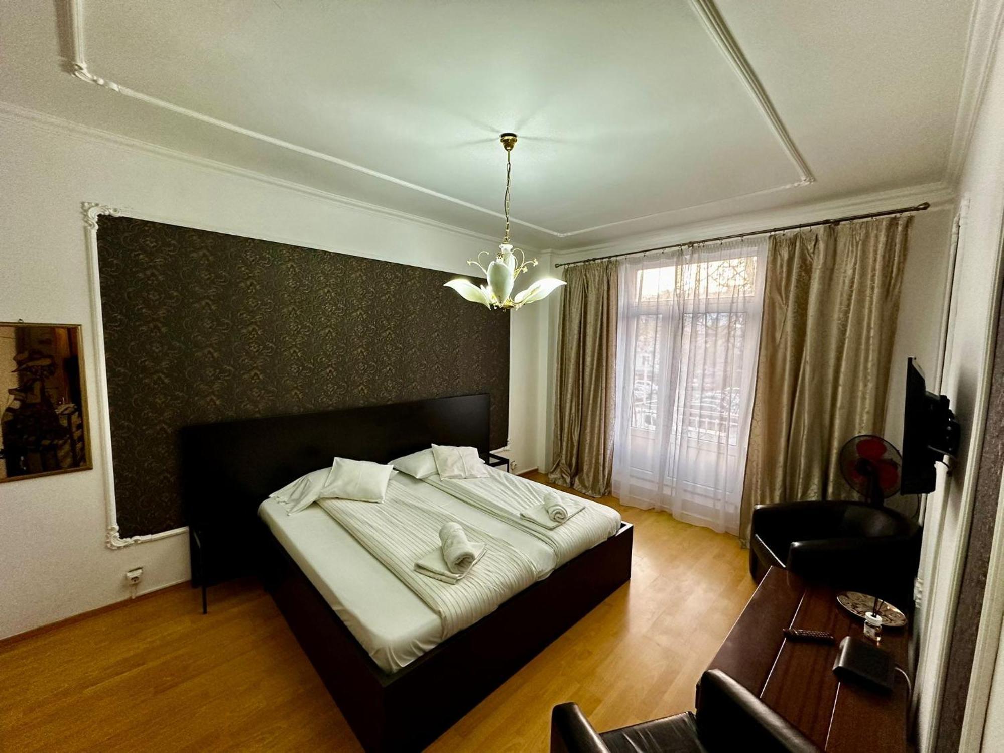 Garsoniera Ultracentral Apartment Bacau Bagian luar foto