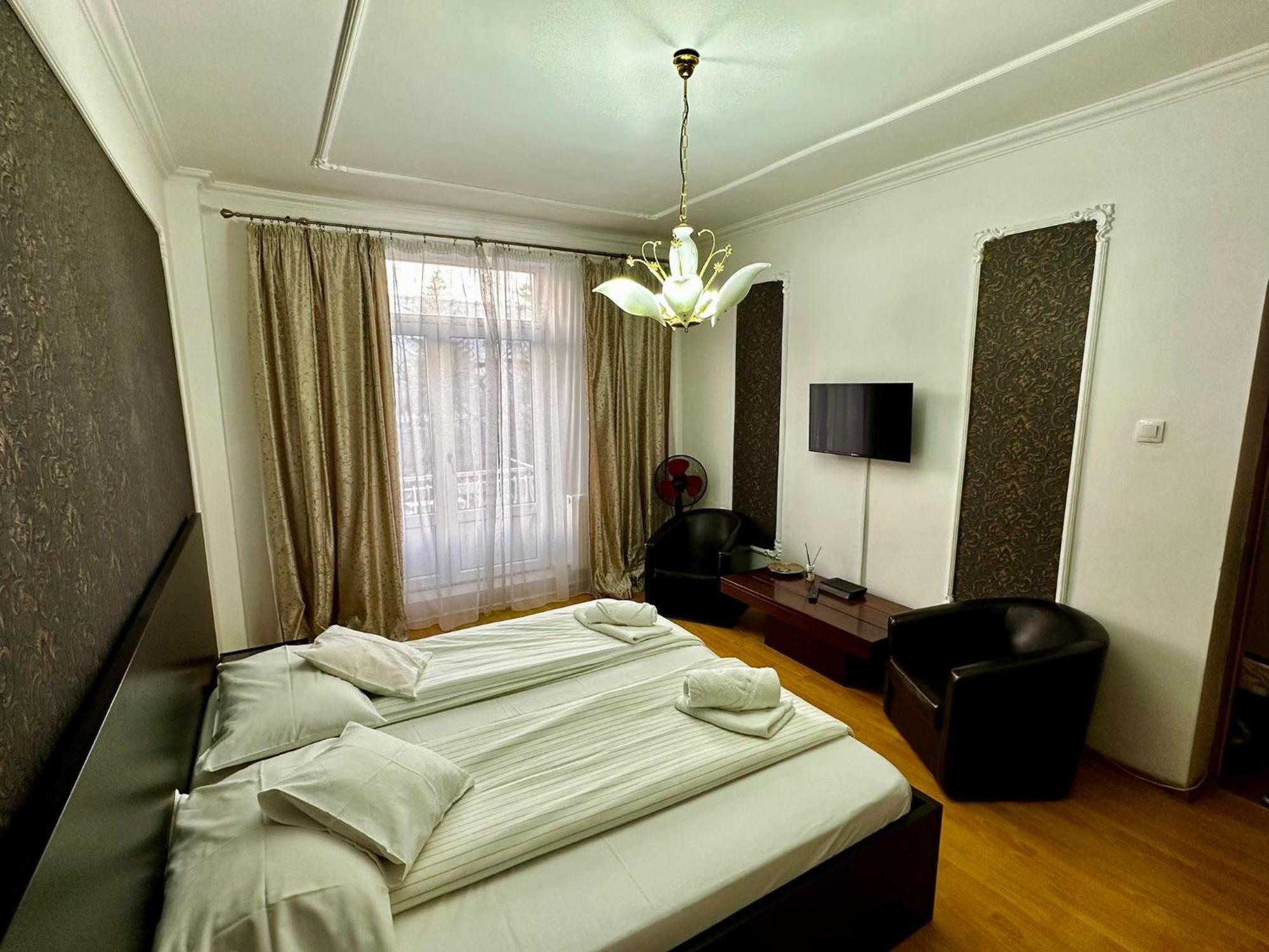 Garsoniera Ultracentral Apartment Bacau Bagian luar foto
